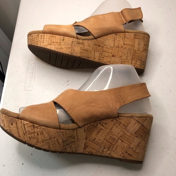 Clarks Artisan 9M Tan Cork Wedge Sandals Fabric 3.5 Inch Heel - Picture 4 of 7